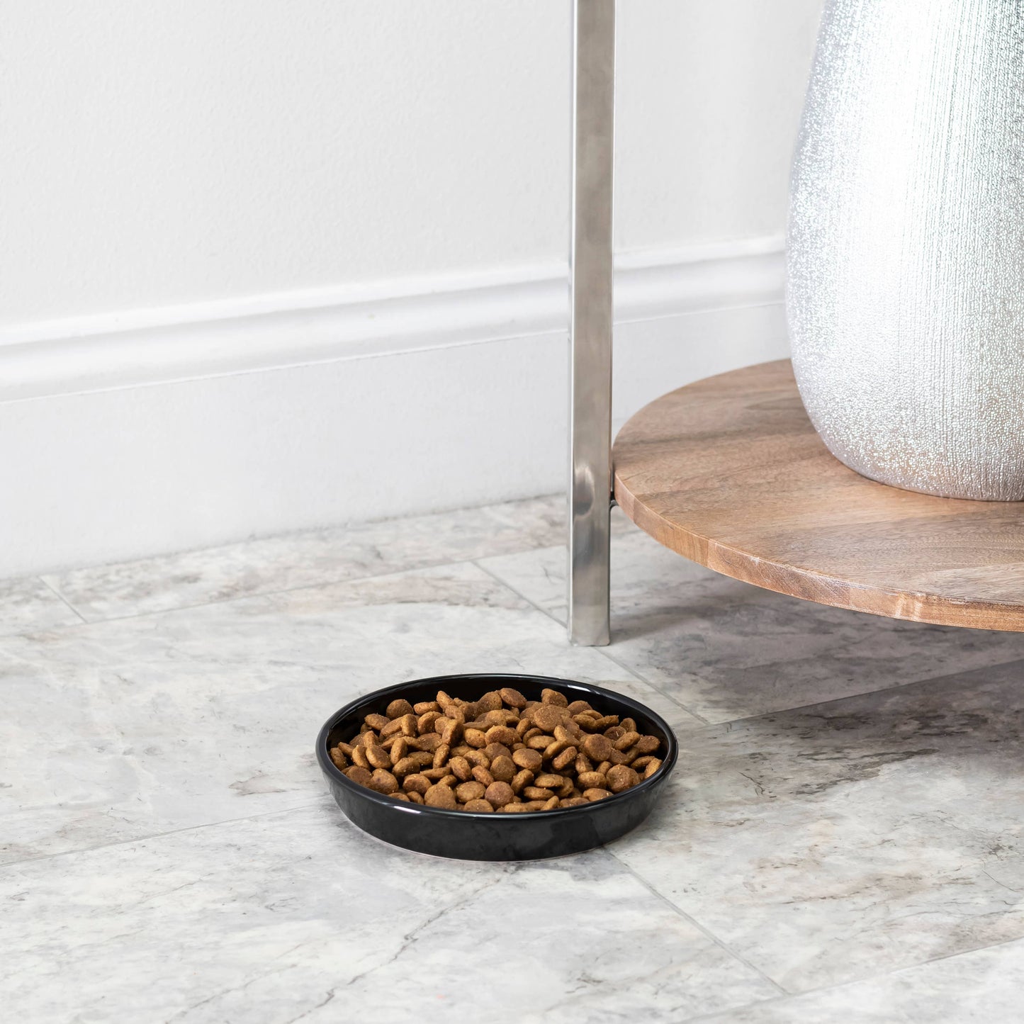 Oscar Classic Round Cat Dish: White