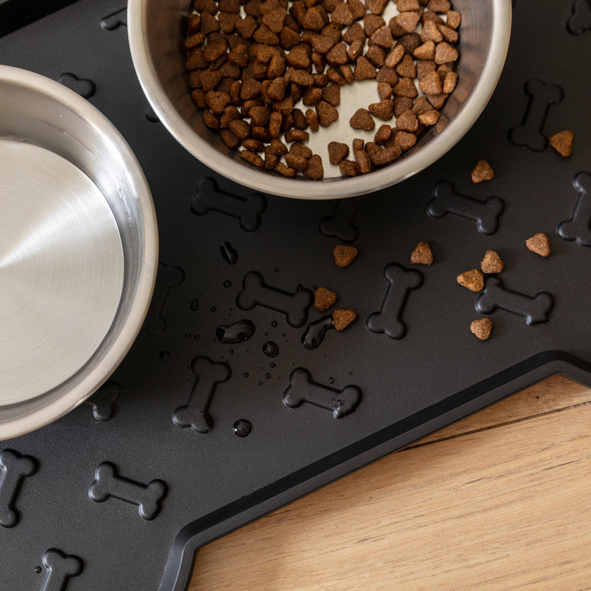 Oslo Feeding Tray: Black / Large